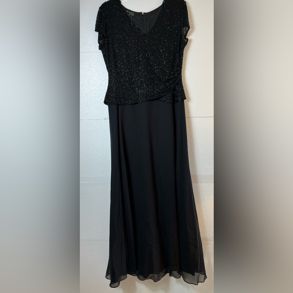 JKARA New York Women’s Beaded Black Flutter Sleeve Long Gown Dress Size 8 NWT